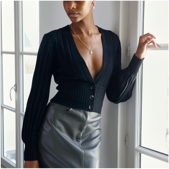 Aritzia Sweaters - Wilfred plunge cardigan